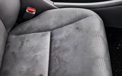 Comment éliminer les taches sur un siège de véhicule ?