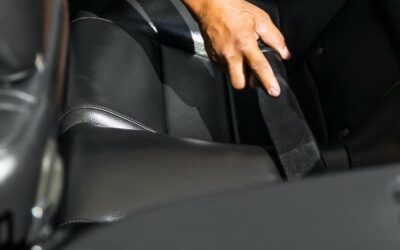 Éliminer les taches sur un tapis de voiture | Guide pratique